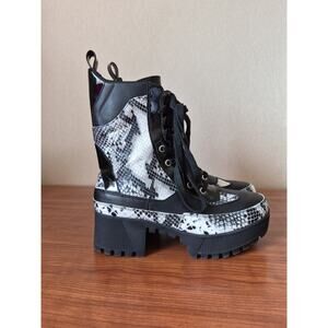 Snake Print Combat Boots Lace Up Block Heel Ankle Size 6 Women . OnlyWorn Once